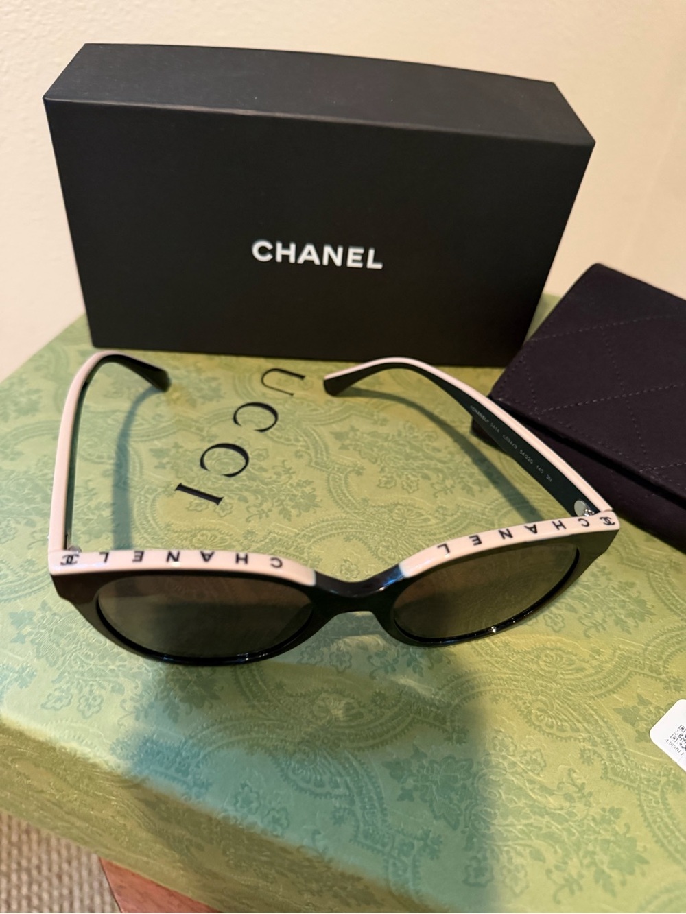 CHANEL Sunglasses - Picture 3 of 7